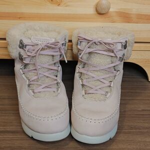 Manitobah Cozy Shearling lined boots